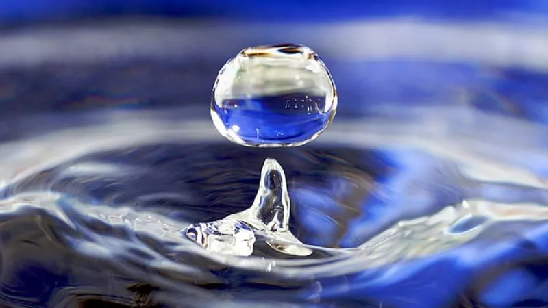 El hidrógeno, elemento imprescindible para formar agua.