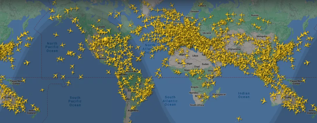 Mapa mundial de vuelos diarios registrados, entre 100.000 y 150.000 (Flightradar, 08-07-2023)