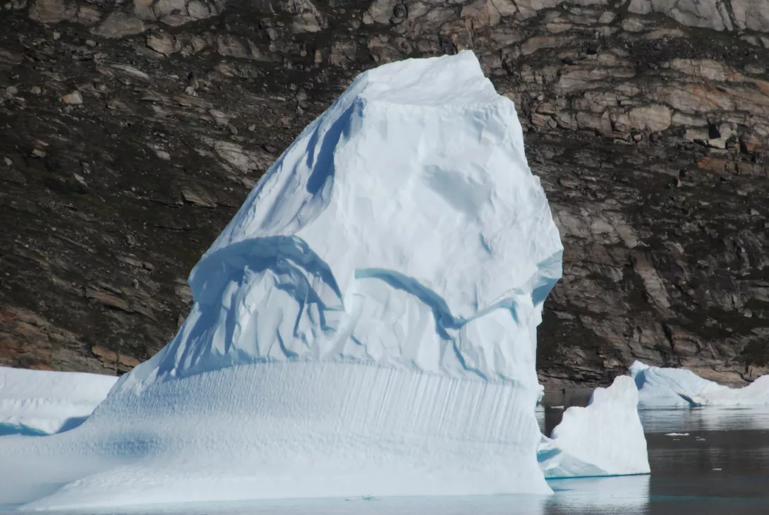 Imatge d’un iceberg en una expedició a l’Àrtic (75ºNord, Jordi Camins)